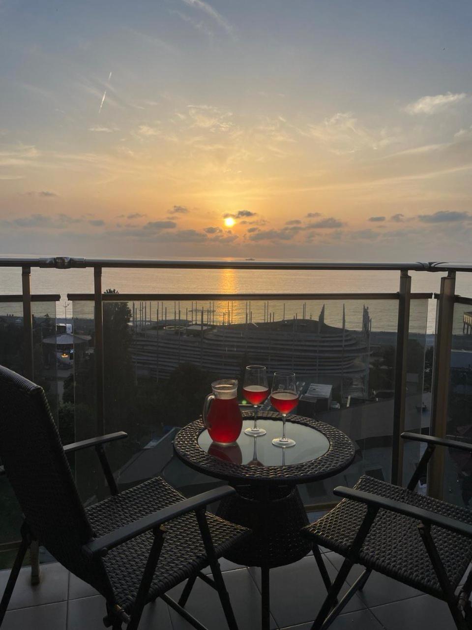 Rock Hotel First Line Batumi Ngoại thất bức ảnh