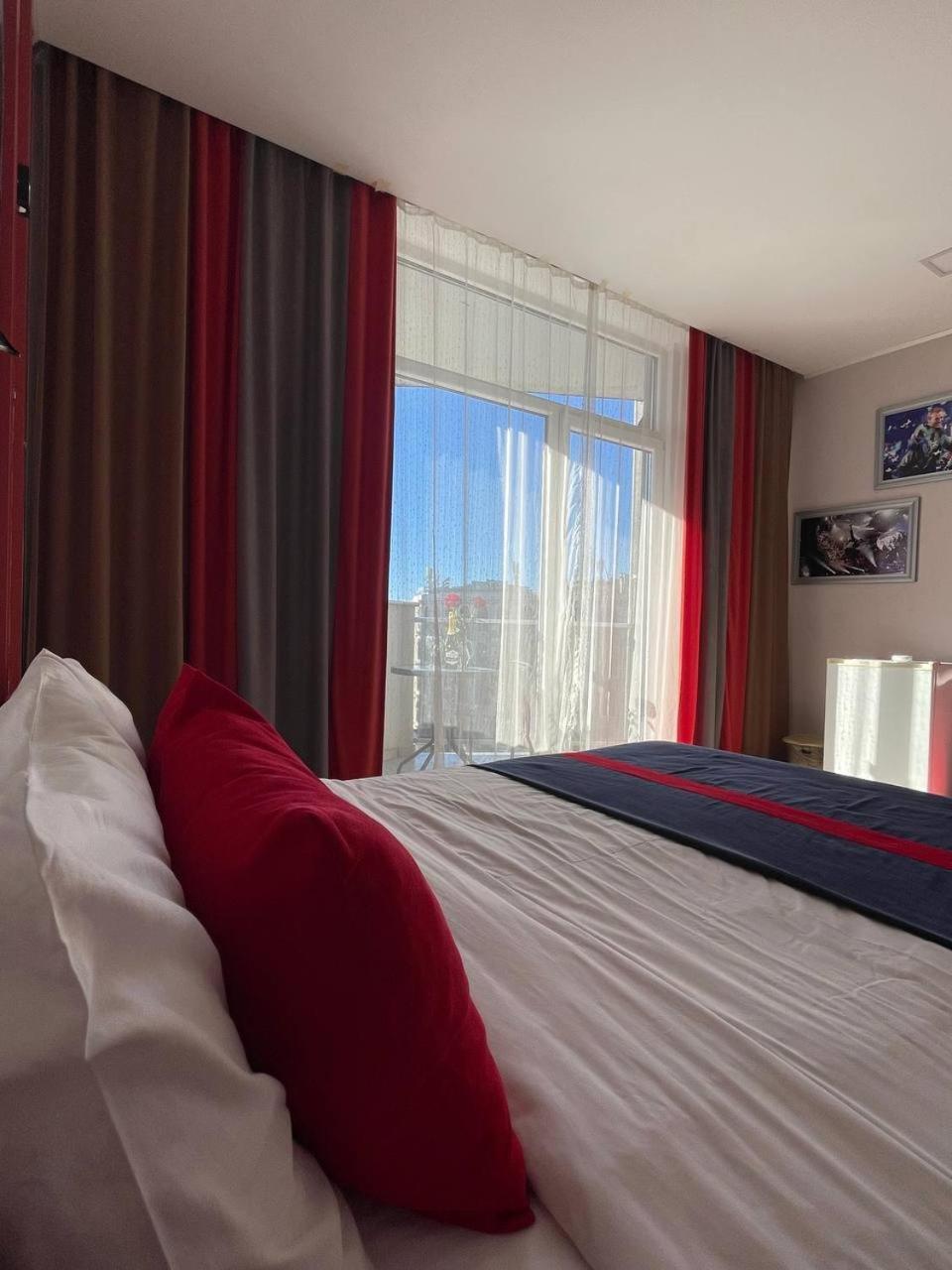 Rock Hotel First Line Batumi Ngoại thất bức ảnh